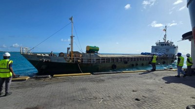 300 މެޓްރިކް ޓަނުގެ ކާގޯ އިންޑިއާއިން ހިތަދޫ ޕޯޓަށް