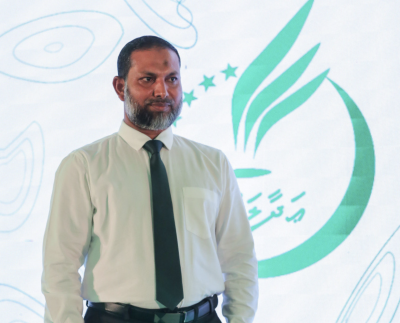 ފަލަސްތީނާ ގުޅޭ ގޮތުން ސަރުކާރުގެ ސްޓޭންޑް ބަދަލުކުރާ ކަމަށް އަދާލަތުން ތުހުމަތުކޮށްފި