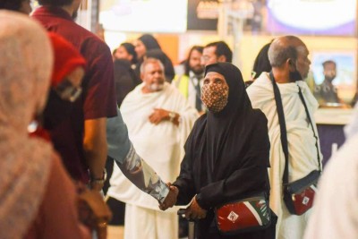 ބުޅާ މަހާއެކު، 70 އަހަރުގައި މަންމައަށް ކުރަން ރޭވި އުމްރާއަށް ހުރަސްތަކެއް!