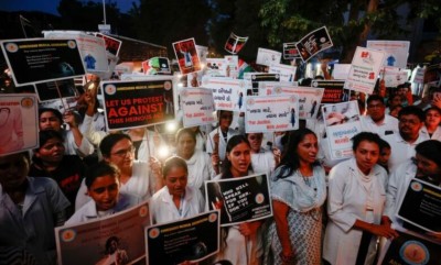 އިންޑިއާގެ ޑޮކްޓަރުން ތިބީ އިންސާފު ނުލިބެނީސް ފަހަތަށް ޖެހޭ ގޮތަކަށް ނޫން