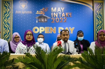 އެމްކިއުއޭއިން އެވިޑު ކޮލެޖަށް އެޅި ފިޔަވަޅު އުވާލައިފި