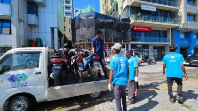 މާލޭ މަގުތަކުގައި ހުރި ބާ އުޅަނދުތައް ސިޓީ ކައުންސިލުން ނަގަންފަށައިފި