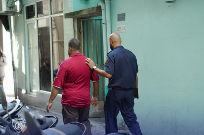 ނުގަވައިދުން ވިޔަފާރިކުރާ ބިދޭސީއެއްގެ އެކައުންޓުން މިލިއަނުން ދައުރު ކޮށްފައި، ބަންދަށް 15 ދުވަސް