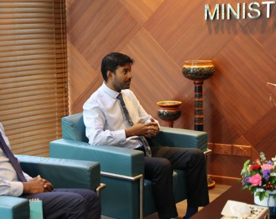 އެޑިއުކޭޝަން ޓޫރިޒަމް ފަދަ މާކެޓުތަކެއްގައި އަތްނުލެވި އެބަހުރި، އެއީ ކުރިއެރުވިދާނެ މާކެޓްތަކެއް: ޝިއުރީ