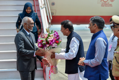 އިންޑިއާއަށް ކުރައްވާ ދަތުރުފުޅުގައި ރައީސް މުމްބާއީއަށް ވަޑައިގެންފި