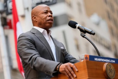 ނިއު ޔޯކުގެ މޭޔަރުގެ މައްޗަށް ޚިޔާނާތުގެ ދައުވާކޮށްފި