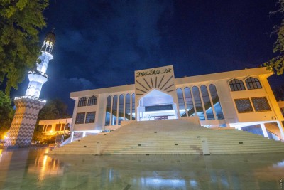 އިސްލާމީ މަރުކަޒުގެ މުންނާރު ކައިރީ މަސްފެންގަނޑެއް ހަދައިދޭނެ ބަޔަކު ހޯދަނީ