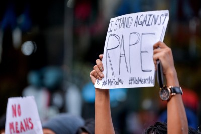 ދެ އަންހެން ދަރިންނާއި އިތުރު ކުއްޖަކަށް ބައްޕައަކު ޖިންސީ ގޯނާކުރި މައްސަލައެއް ބަލަނީ