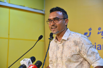 ނާޒިލްގެ ރައްދެއް: ސަރުކާރުގައި ތިބީ ''ޔާމީންގެ ސްކޫލުން ދަރިވަރުވެ ތިބި'' މީހުން