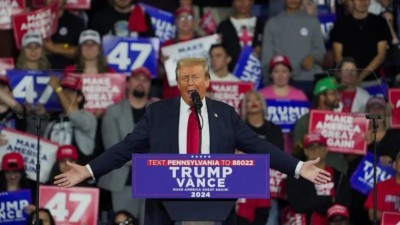 އަސްކަރީ ބޯޓުތަކުގެ ހިމާޔަތަށް ޓްރަމްޕް އެދިވަޑައިގެންފި