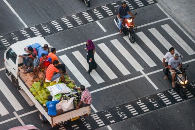''ދިރިއުޅެނީއެއް ނޫން ގަނަތެޅެނީ؛ ރަށުގައި މަންމަ ކައިރީ އުޅެން ބޭނުން''