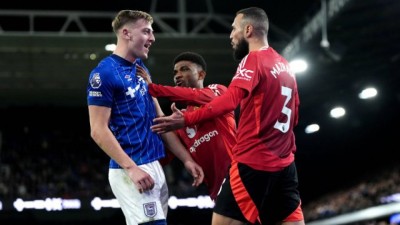 އާ ކޯޗާއެކު ފުރަތަމަ މެޗު؛ ރެލިގޭޝަންގައި އޮތް އިޕްސްވިޗް ކައިރިން ޔުނައިޓެޑް އެއްވަރު