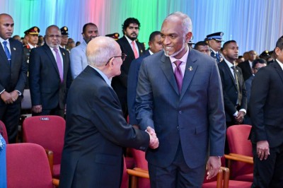 ގާނޫނުއަސާސީ އިސްލާހުކޮށް ހެދީ ރިކޯޑެއްތޯ މައުމޫން ސުވާލު އުފައްދަވައިފި