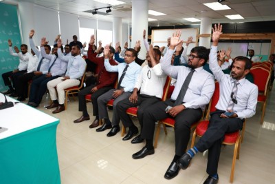 ޕީޕީއެމް އުވާލަން އުޅޭކަމުގެ އަޑުފެތުރިފައި ވަނިކޮށް މާދަމާ ސެނެޓު ބައްދަލުވުމެއް ބާއްވަނީ