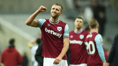 ނިއުކާސަލް ބަލިކޮށް، ވެސްޓް ހާމް 14 ވަނައަށް؛ ކޯޗަށް ހިތްހަމަޖެހުމެއް