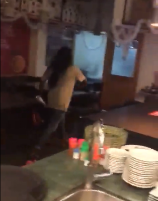 މާލޭގެ ކެފޭއަކަށް ބަޔަކު ވަދެ، ގެއްލުން ދިން މައްސަލައެއް ބަލަނީ