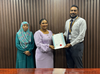 ރީޖަނަލް އެއާޕޯޓްސް ކޮމްޕެނީއާއި ހައިކޯޓުގެ މުވައްޒަފުންނަށް ހިންގި ދިވެހިބަހުގެ ކޯސް ނިންމާލައިފި