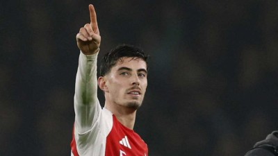 އާސެނަލްއިން އިޕްސްވިޗް ބަލިކޮށް ދެވަނައަށް ކުރިއަށް ޖެހިލައިފި