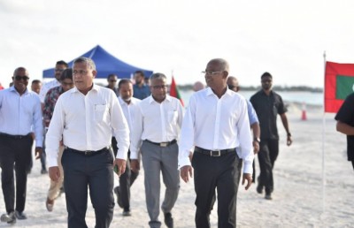 ބިންވެރިޔާގެ ތަހުގީގު: ފުލެޓަށް ކުރިމަތިލި ބަޔެއްގެ އަތުގައި ވެސް ގޯތީގެ ލިޔުން!