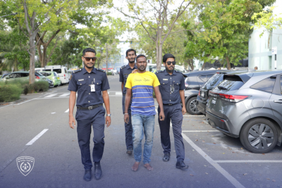 ހުޅުމާލޭގައި ގަވާއިދާ ޚިލާފަށް ވެހިކަލް ދޮވުމުގެ މަސައްކަތް ކުރަމުންދިޔަ 8 ބިދޭސީއަކު އަތުލައިގެންފި