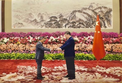 ރާއްޖޭން ޗައިނާއަށް ކަނޑައެޅި ސަފީރުގެ ފަތްކޮޅު ޗައިނާގެ ރައީސަށް އަރުވައިފި