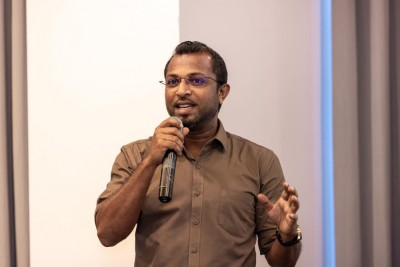 ޕީއެސްއެމްގެ އެމްޑީއަކަށް، މާކެޓިން ޑިރެކްޓަރަކަށް ހުންނެވި ނަސްރީން