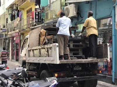 މަގުމަތީ ހުރި ޕެލެޓު ފިލާތައް އަންނަ އާދިއްތަ ދުވަހުގެ ކުރިން ނަގަން އަންގައިފި