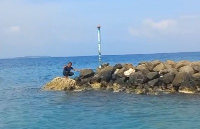 އެމްޓީސީސީން ކުއްޔަށް ނަގާފައިވާ ފެރީއަކުން ފަޅުވެރިއަކު މޫދަށް ވެއްޓުނު މައްސަލައެއް