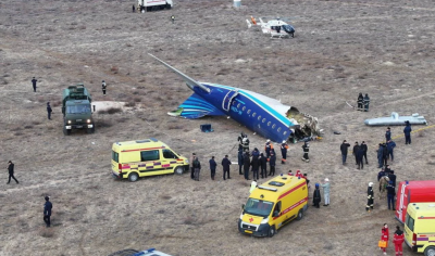 އަޒަރުބައިޖާނު އެއާލައިންސްގެ ބޯޓެއް ވެއްޓި، ގިނަ އަދަދެއްގެ މީހުން މަރުވި ކަމުގެ ބިރު