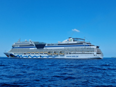 ދެހާހަށްވުރެ ގިނަ ފަސިންޖަރުންނާއެކު ސީޒަންގެ ފުރަތަމަ ކްރޫޒްލައިނާ ރާއްޖެ އަތުވެއްޖެ