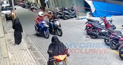 ސައިކަލުގައި ދިޔަ އަންހެނެއްގެ އަތުން ފޭރެން އުޅުނު ފިރިހެނަކު ހައްޔަރުކޮށްފި