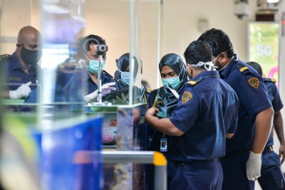 މިދިޔަ އަހަރު ޝަހުސު އޮޅުވާލައިގެން ރާއްޖެ އެތެރެވާން އުޅުނު 56 މީހުން ހިފެހެއްޓުނު: އިމިގްރޭޝަން