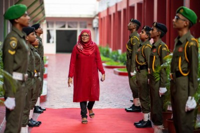 15 އަހަރަށް ފަހު އައިޝަތު މަޖީދިއްޔާއާ ދުރަށް، ދަރިވަރުން ދައްކުވައިދިނީ ޕްރިންސިޕަލްއަށް އޮތް ލޯބި