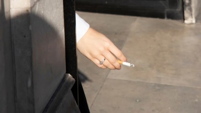 އެންމެ ސިނގިރެޓަކުން މީހާގެ އުމުރުން 20 މިނެޓު މަދުކޮށްލާ: ދިރާސާ