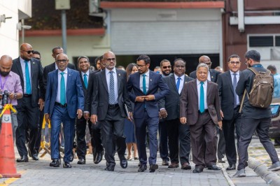 އެތެރެއިން؛ ދެބަސްވެ، ޕީއެންސީ ބައެއް މެންބަރުން ފޫކަހާފައި