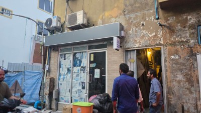 ޝީޓް ޕައިލްނުކޮށް އިމާރާތްކުރުމުން ޖެހިގެންހުރި ގެ ގަނބަނީ، ގިނަ ބަޔަކު ވަގުތީ ބޯހިޔާވަހިކަމުގައި