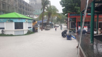 ފަތުރުވެރިންގެ މެދުގައި މަގުބޫލު މާފުށި ބޯވާރެއާއެކު ފެނު އަޑީގައި