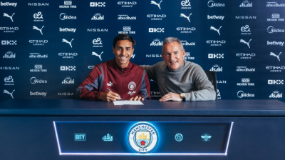 ޕަލްމެއިރާސްގެ ރެއިސް ސިޓީއަށް ސޮއިކޮށްފި