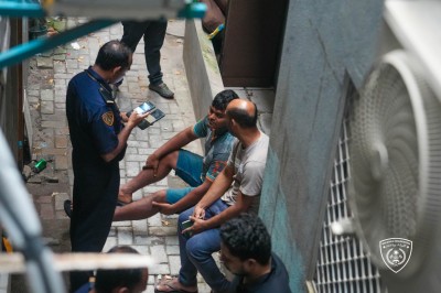 މާލޭގައި ގިނަ އަދަދެއްގެ ބިދޭސީން ދިރިއުޅެމުންދިޔަ ތަނެއް ބަލައި، ހަތް މީހަކު ހިފަހައްޓައިފި