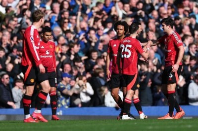 15 ވަނައިގައި އޮތް ޔުނައިޓެޑް، އެވަޓަންގެ އަތްދަށުނުވީ ކިރިޔަކިރިޔާ