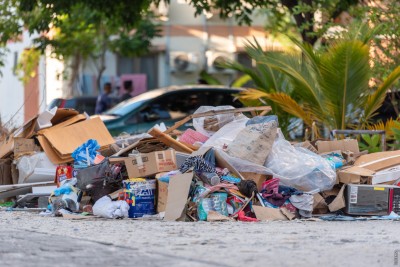 އީޕީއޭއީން އެދުނީ ރޯދައަށް ގޭތެރެ ސާފު ކުރުމަށްފަހު، މަގުމައްޗަށް ކުނި ނާޅަން