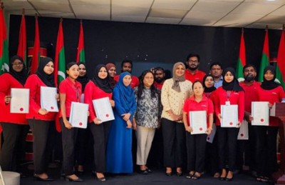 ދިވެހިބަހުގެ އެކެޑަމީއާއި މޯލްޑިވިއަންއިން ގުޅިގެން ހިންގި ދިވެހިބަހުގެ ކޯސް ނިންމައިލައިފި