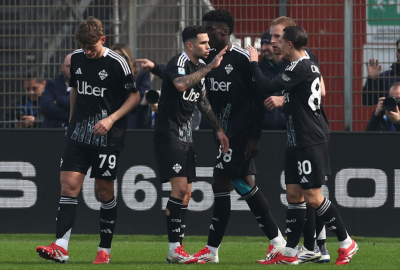 ކޯމޯ އަތުން ނަޕޯލީ ބަލިވެ އެއްވަނަ މަގާމު ގެއްލިއްޖެ