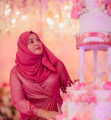 ކައިވެނި ހަފުލާއަށް އަޅާ ކޭކުގެ ފޮނި ހެޔޮވަރު ކުރި އައިޓީ ޓެކްނިޝަން، ސޮފާގެ މަސައްކަތަށް ސަތޭކަ