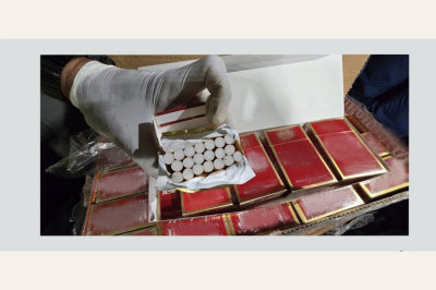 ފުލުހަކު ޑިއުޓީ ފްރީއިން ސިނގިރޭޓު ކާޓޫނުތަކެއް ވަގަށް ބޭރުކުރަން އުޅެފި