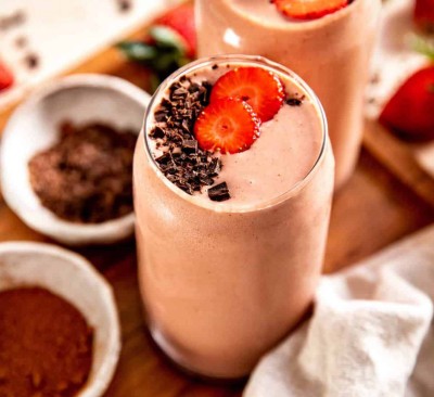 ސަން ބަދިގެ: ޗޮކްލެޓް ސްޓްރޯބެރީ ސްމޫތީ