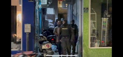 ކުއްލި އޮޕަރޭޝަން: ގެތަކެއް ބަލައި ފާސްކޮށް، ތިން މީހުން ހައްޔަރުކޮށްފި