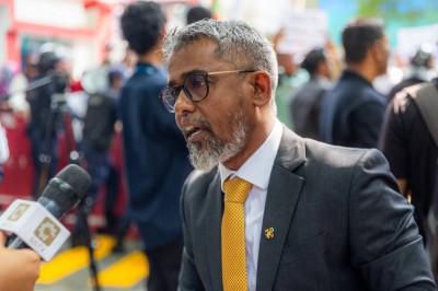 ރައީސަށް ނުކުރެވި އޮތީ ލީޑަރުން ހައްޔަރުކުރުން، އުޅުއްވަނީ އެކަން ކުރަން: ޒިޔާދު