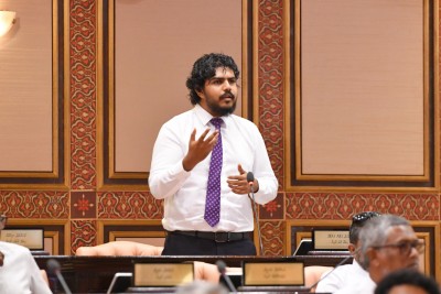 އައްޑޫ ކަރަންޓު މައްސަލަ ހައްލުކުރަން ފެނަކައިން ދިން ޔަގީންކަމުގައި އަގެއް ނެތް: އަޒާން