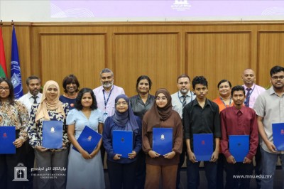 އެމްއެންޔޫގެ ފުރަތަމަ ޓާމްގެ ސްކޮލާޝިޕް 15 ދަރިވަރަކަށް